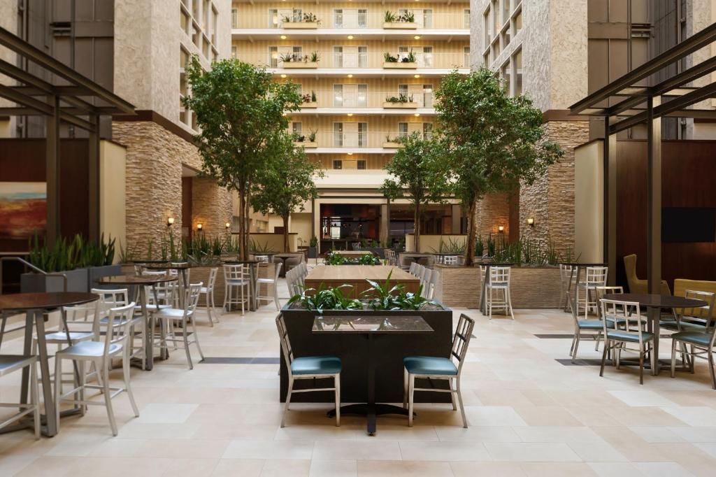 Embassy Suites Dallas - Market Center Main image 2